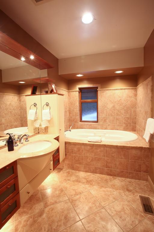 Whistler Alpine Chalet Retreat & Wellness Villa Habitación foto