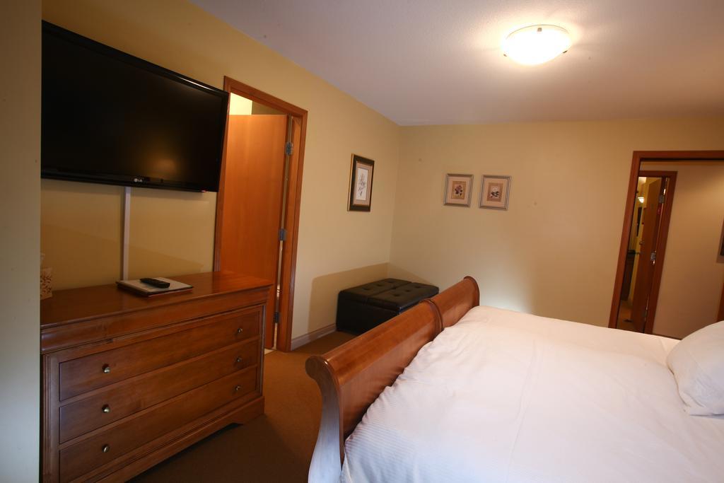 Whistler Alpine Chalet Retreat & Wellness Villa Habitación foto